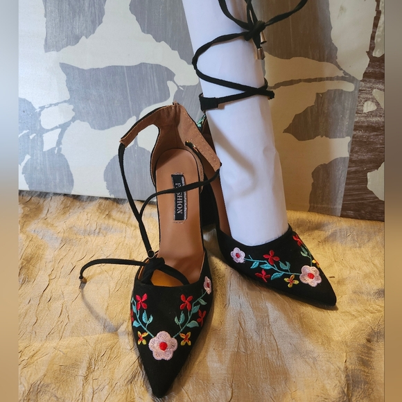 NWOT Fashion Flower Embroidered Chunk Heel - Picture 10 of 10